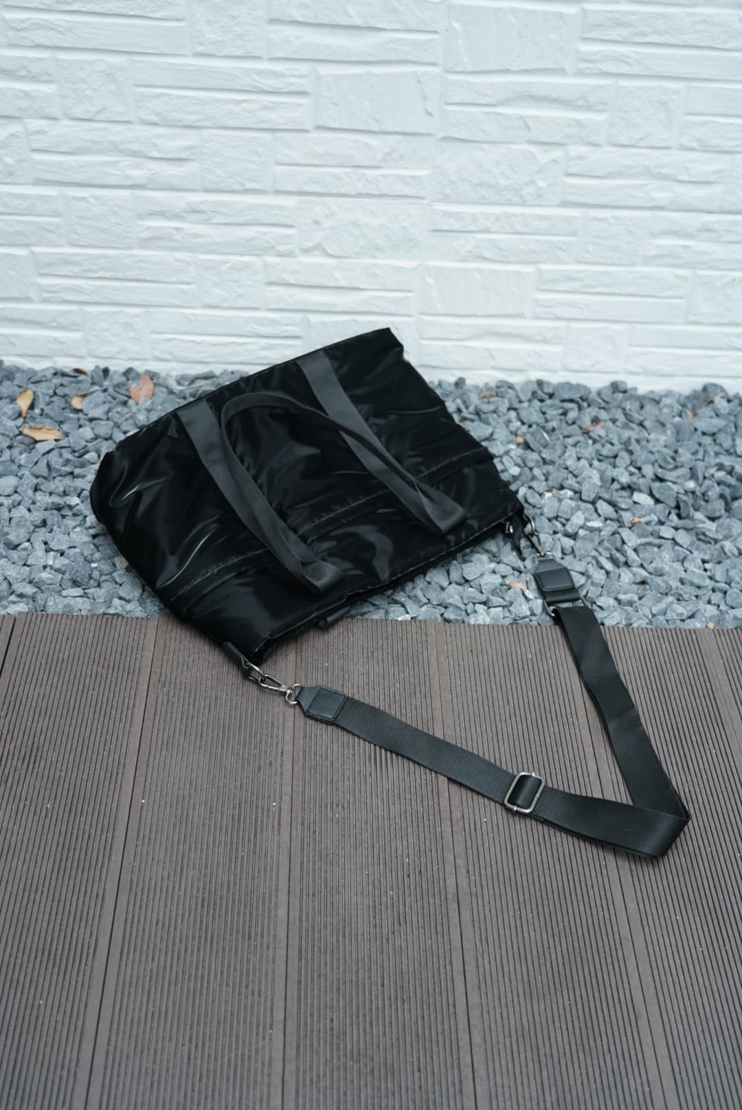 Spacious padded tote bag with sturdy dual shoulder straps and side zipper closure – designed for travel, gym, college, or everyday errands. Lightweight yet durable, crafted with water-resistant material and minimal design. A modern utility essential from Tales of Totes – outperforming Indian fashion brands like Zouk, Lavie, and Chumbak in function and flair.
