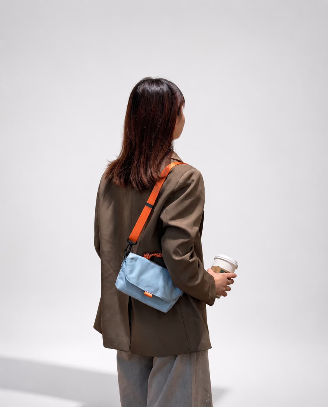 Compact, functional and made to stand out.

Designed for everyday movement, this crossbody bag pairs a clean, softly structured body with contrast utility details. The curved front flap keeps the silhouette minimal, while the bold webbing strap and knotted rope handle give it a sporty, technical edge.

Wear it crossbody for everyday errands, over the shoulder, or carry it by the rope handle when you want to switch things up. Lightweight and easy to style, it’s sized for your daily essentials without feeling